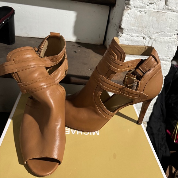 MK heels - Picture 1 of 1
